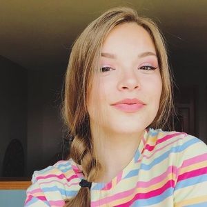 Meet your Posher, Lydia